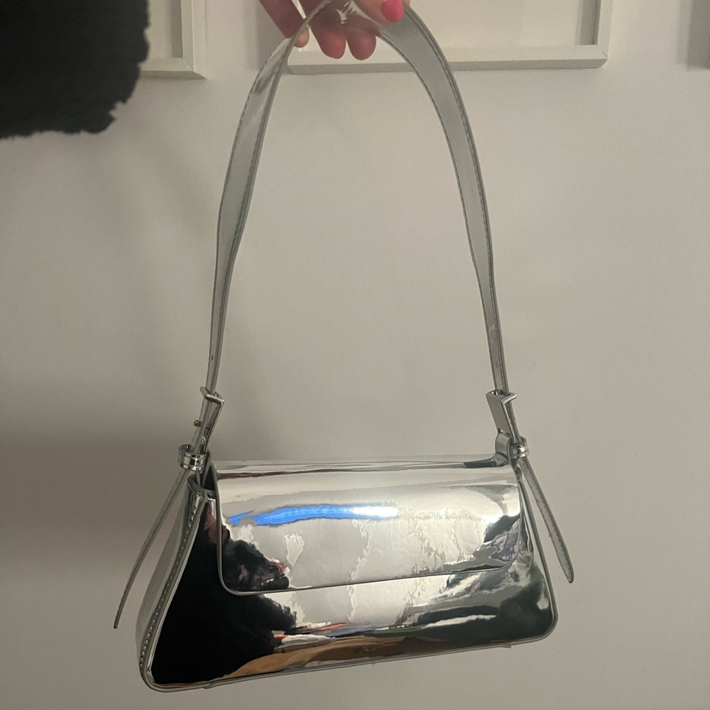 Metallic shoulder bag
